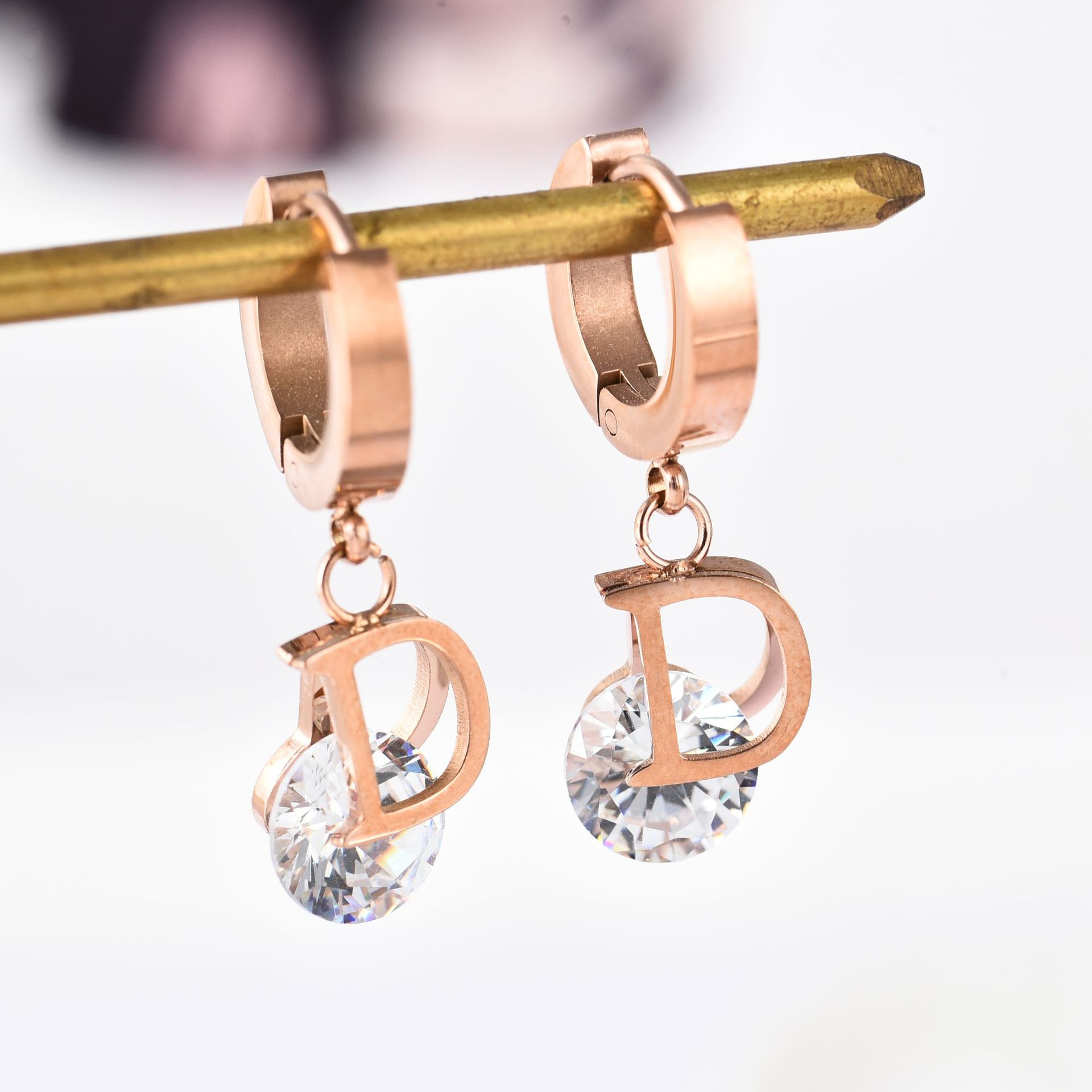 Vintage Fashion Jewelry Brands - Vintage Luxe Letter D Kristal Oorbellen