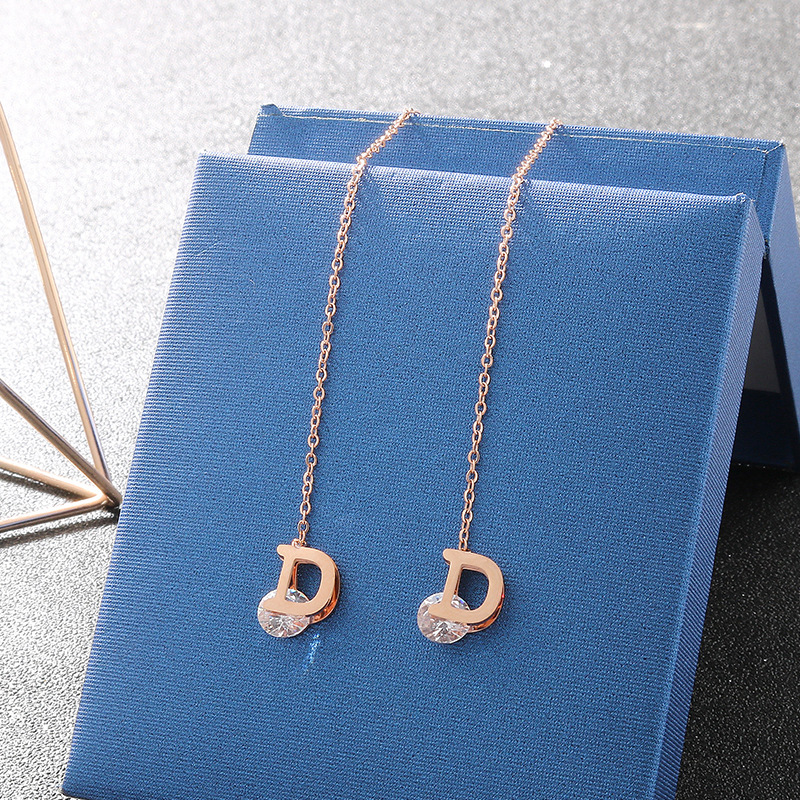 Vintage Luxe Letter D Kristal  - Vintage Fashion Jewelry Brands recensie en prijs