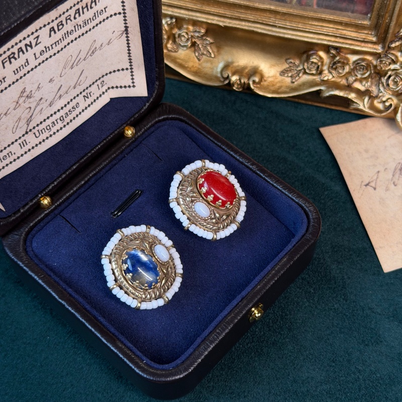 Vintage gekleurde wit-rode aga - Vintage Fashion Jewelry Brands recensie en prijs