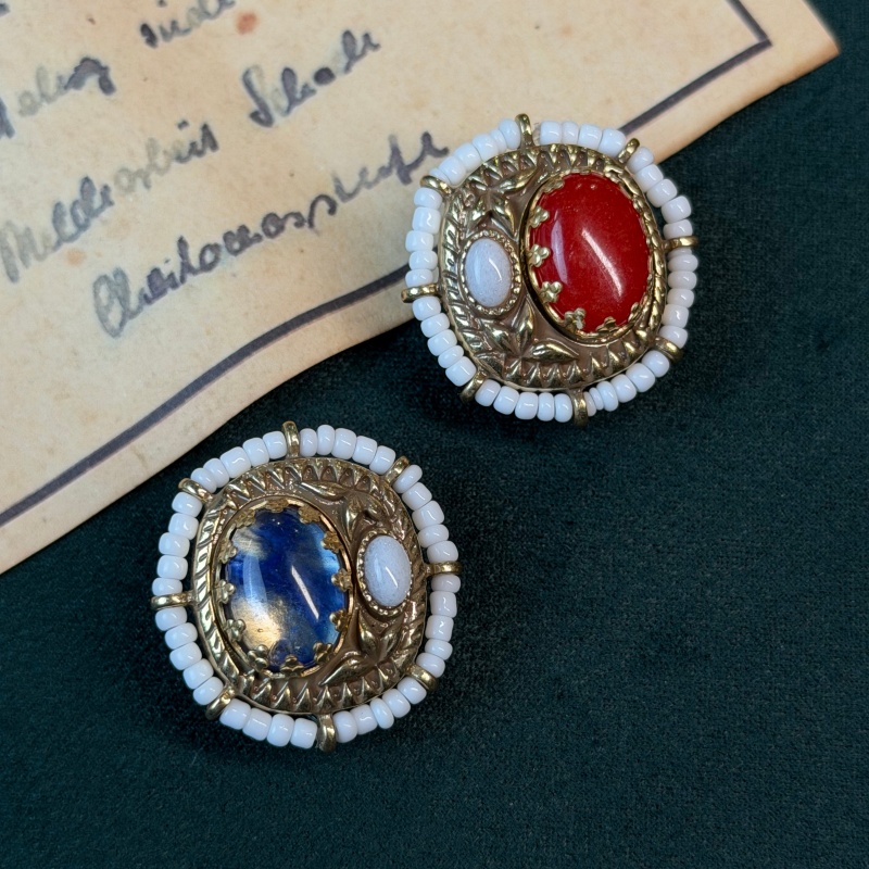 Vintage gekleurde wit-rode aga - Vintage Fashion Jewelry Brands recensie en prijs